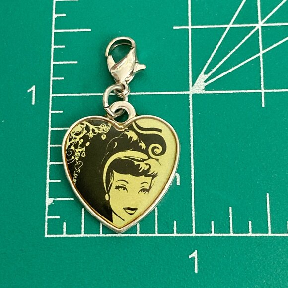 Vintage Disney Princess Cinderella Heart Clip On Charm Zipper Pull Bag Signed - Picture 7 of 7